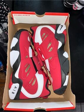 Nike Air Diamond Turf 2 2026 Fire Red NEw
